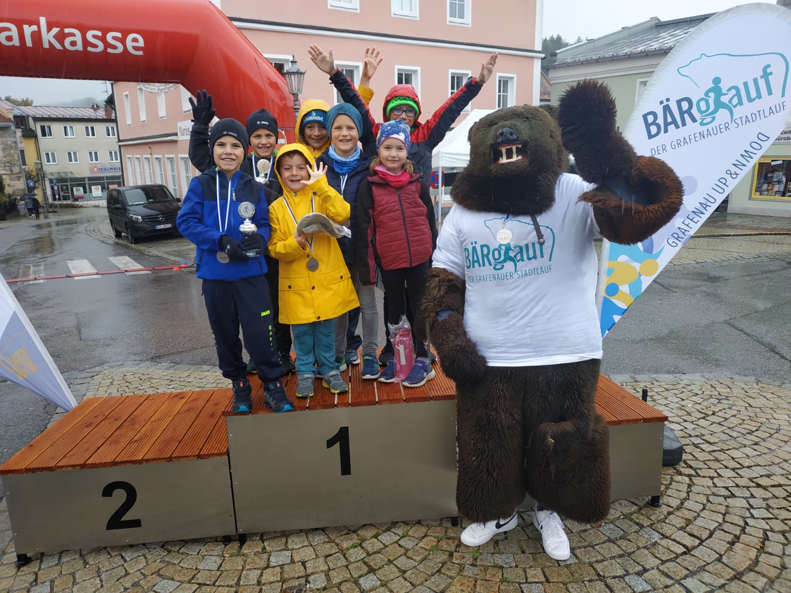 Trotz Kälte und Regen: SLC Kirchberg zeigt starke Leistungen beim 2. Bärglauf in Grafenau